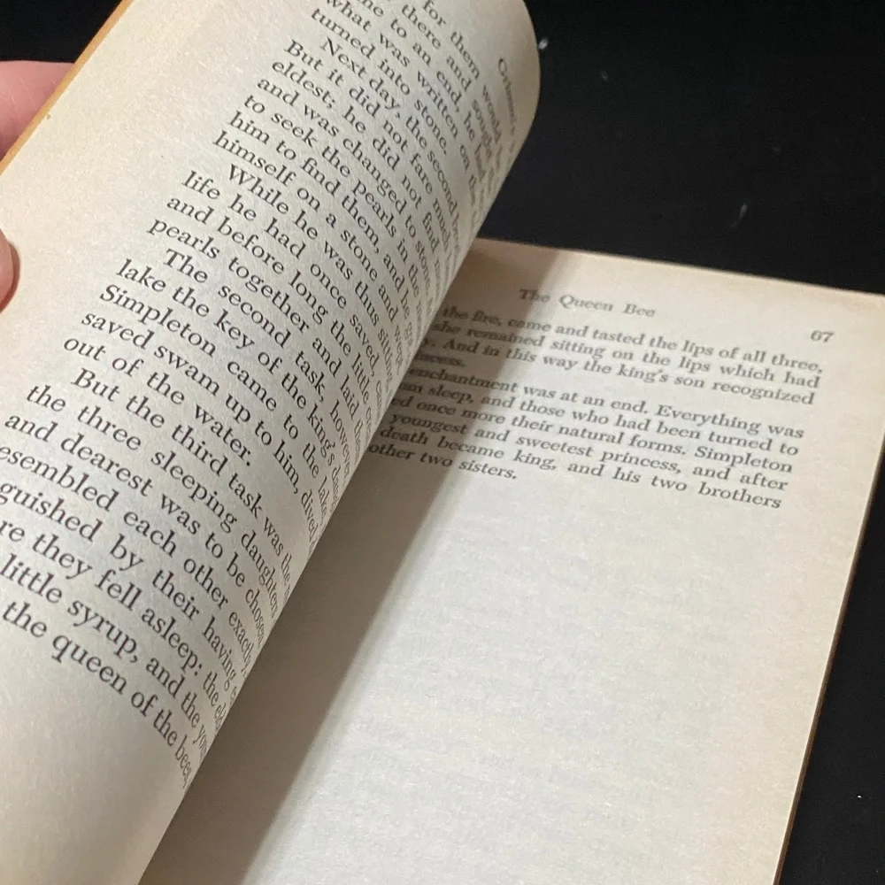 Vintage 1977 volume of Grinms’ Fairy Tales book